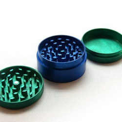 Moulin anodisé 3 parts diamètre 55 mm bi-couleurs vert / centre bleu