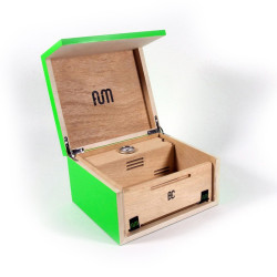 FUM - Fum Box petit model en bois de couleur verte